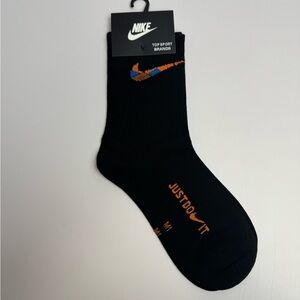 Nike Crew Socks Mens Womens 6.5-9 Black Orange Swoosh Athletic Basketball‎ New